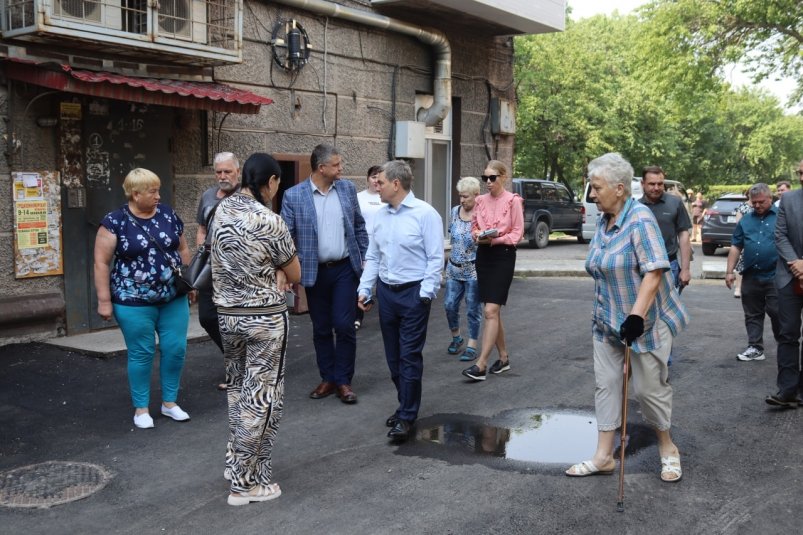 Едва уложенный в центре Уссурийска асфальт отправят на экспертизу