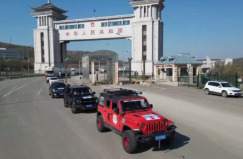 Колонны автомобилей с китайскими туристами выдвигаются в Уссурийск