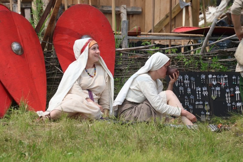 Один день в средневековье под Уссурийском: зрелищный фестиваль провели реконструкторы