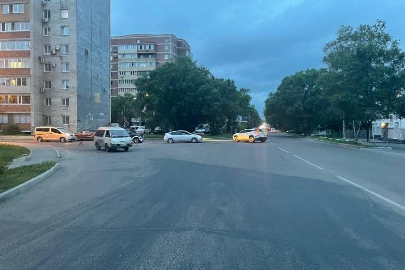 Микроавтобус сбил пенсионера на пешеходном переходе в Уссурийске