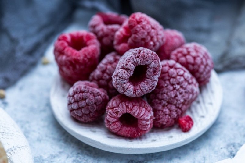 Сохранят не только вкус, но и форму: 3 совета по заморозке ягод