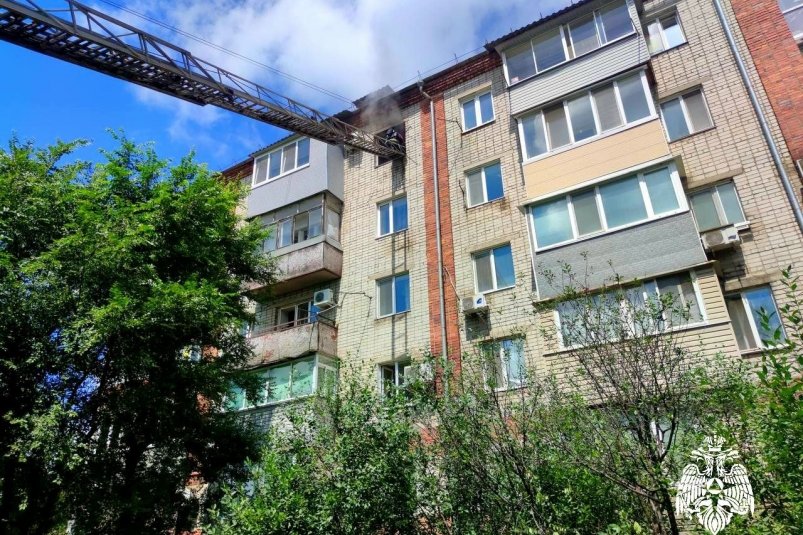 Женщина погибла в горящей квартире на пятом этаже в Уссурийске