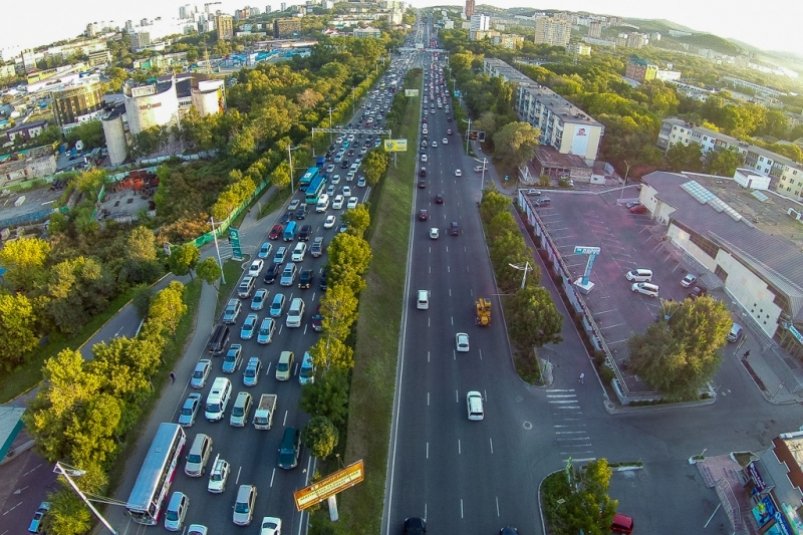 "Часа 2 на месте": жесткое ДТП сковало главный маршрут Владивостока - видео