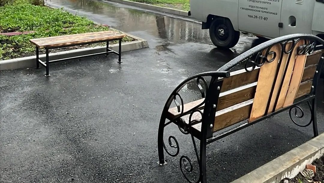 Новые скамейки предоставлено отделом по работе с Воздвиженской территорией